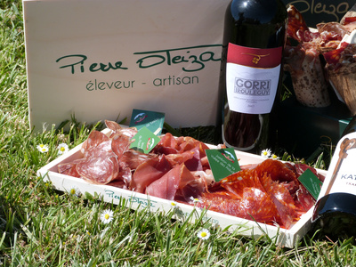plateau apero a emporter pierre oteiza charcueries basques fromage