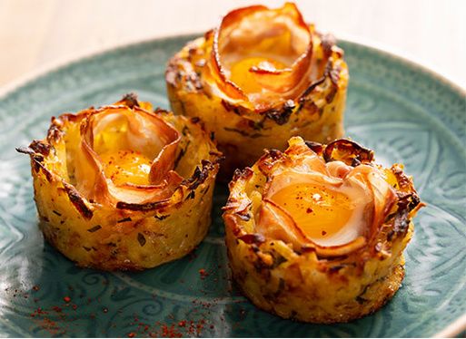 Nids de pommes de terre,  œufs et ventrèche 