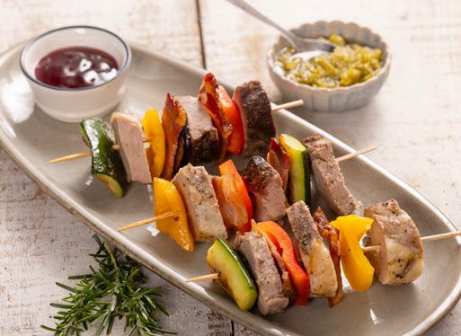 BROCHETTES DE FILET MIGNON DE KINTOA AOP, VENTRECHE ET LEGUMES DE SAISON