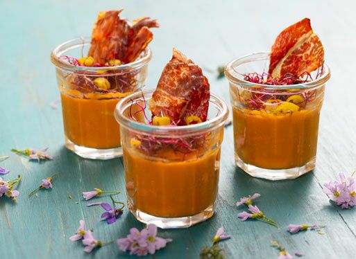 VERRINE DE HOUMOUS AUX PATATES DOUCES ET CHIPS DE JAMBON DE KINTOA AOP