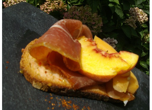Recette de tartine de jambon et mangue ou pêche
